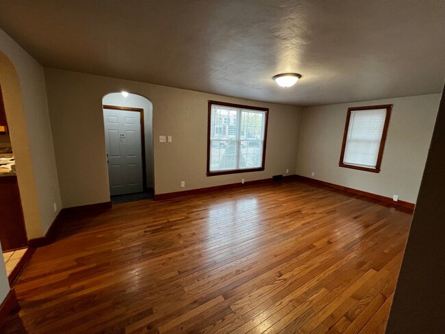 Building Photo - Prime Appleton Location - Available March 1st