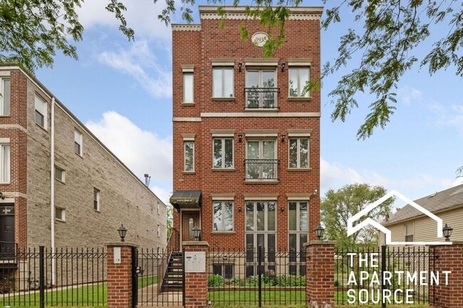 Building Photo - 3935 S Wells St