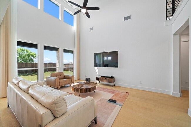Building Photo - 120 Tornillo Dr