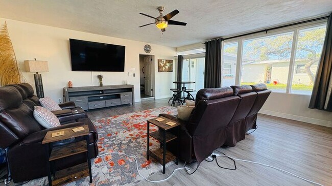 Building Photo - Spacious 4-bedroom 2-bathroom pool home