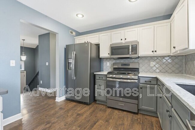 Building Photo - 11516 N Windsor Ave