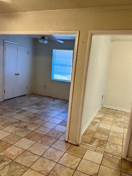 Building Photo - 4031 NW Lindy Ave