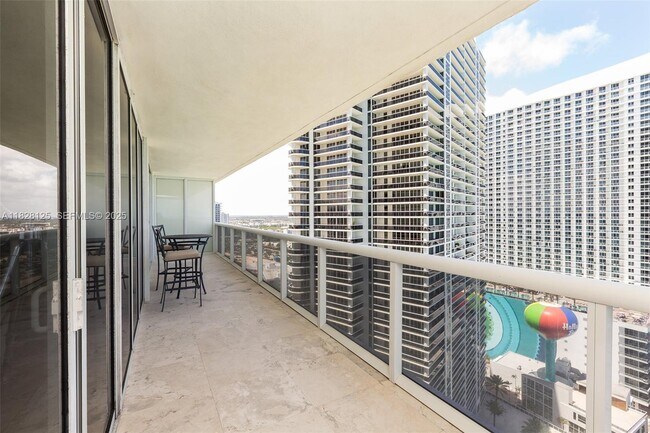 Building Photo - 1830 S Ocean Dr