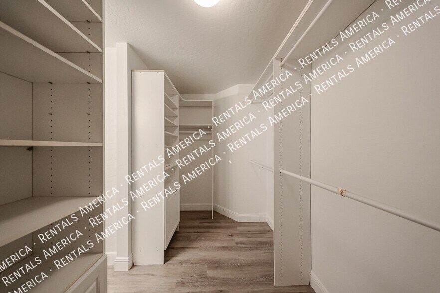 Building Photo - 7315 S 30th Ave