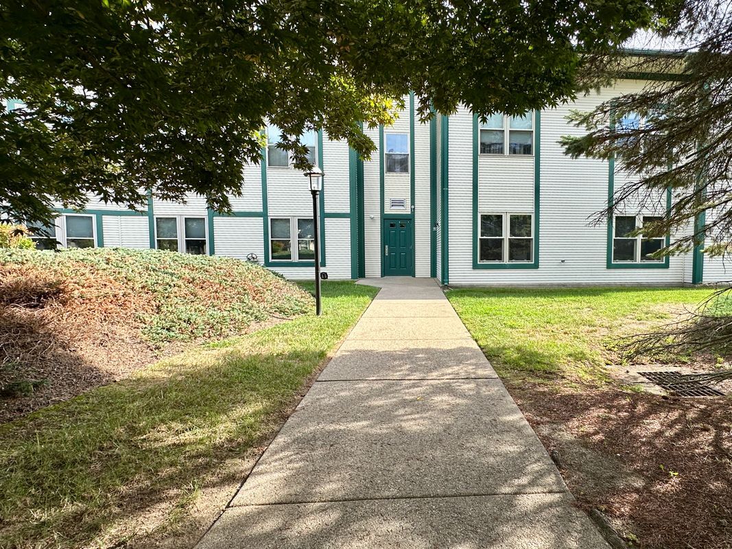 Building Photo - 3524 W Shore Rd