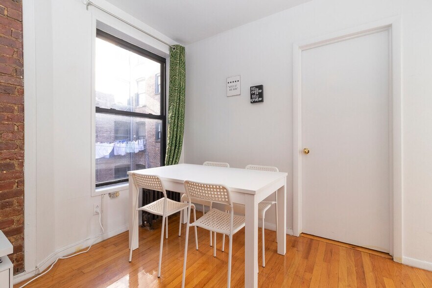 Building Photo - 300 E 93rd St