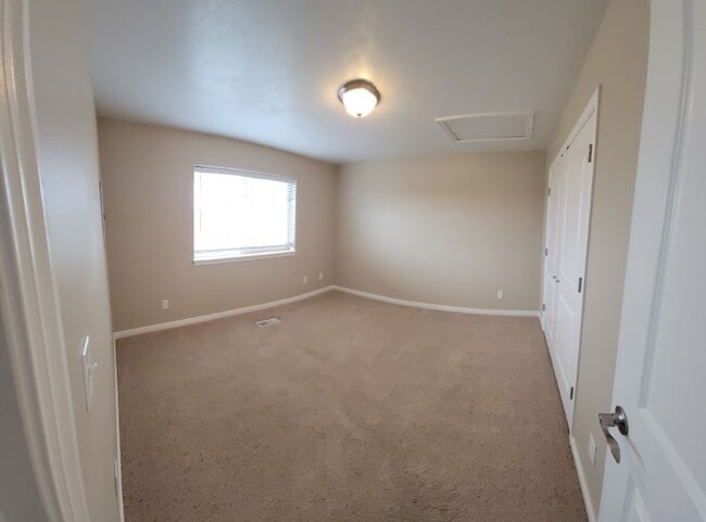 Building Photo - 2 bed, 1.5 bath Townhome at Riverwoods