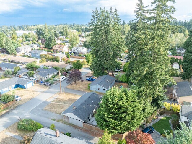 Building Photo - 8024 Florida Dr