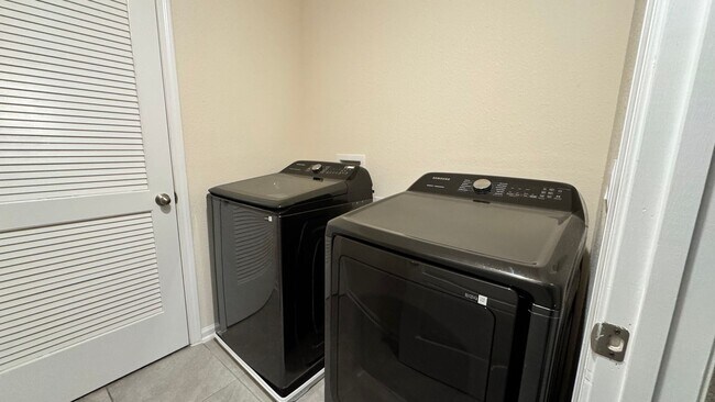 Building Photo - St. Johns County Townhome || Screened in Lanai || Resort Style Amenities