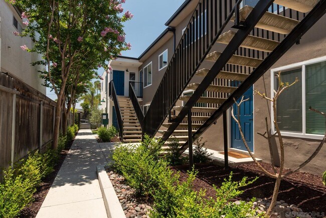Building Photo - 3204 Collier Ave
