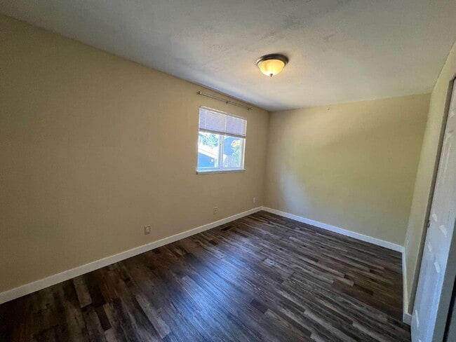 Building Photo - 5 Bedroom Home in Cul-de-sac AVAILABLE NOW!