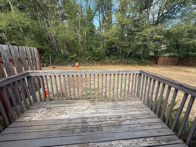 Building Photo - Puyallup 2 PLUS bedroom, 2 bath Large dupl...