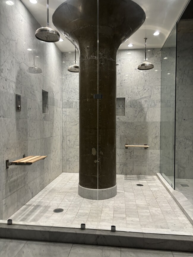 Large shower - 151 Alice B Toklas Pl