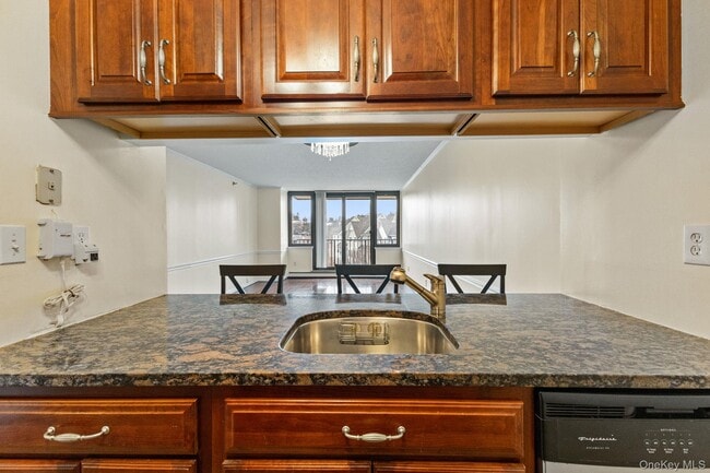 Building Photo - 25 Rockledge Ave