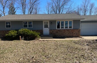 Building Photo - 4 bedroom 2.5 Bathrooms