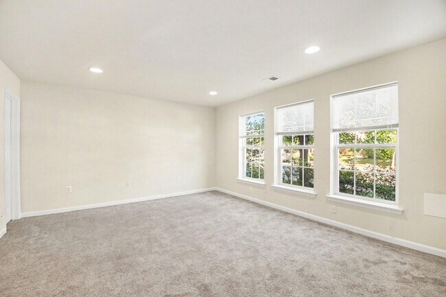 Building Photo - 1114 Ellis Ave