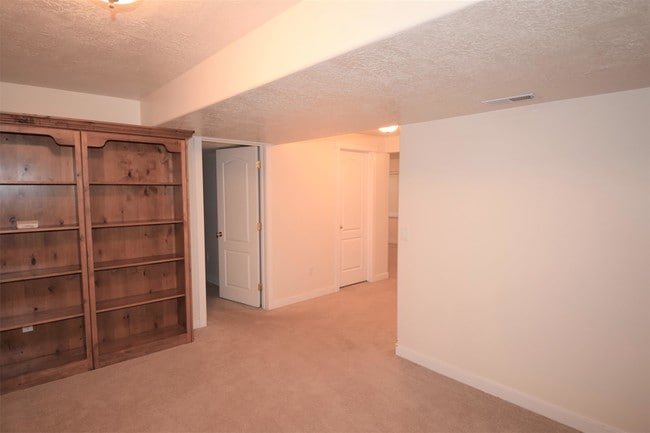 Building Photo - 1040 N 130 W