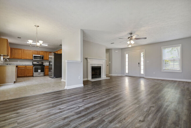 Building Photo - Fall in love with this home in Lawrenceville!