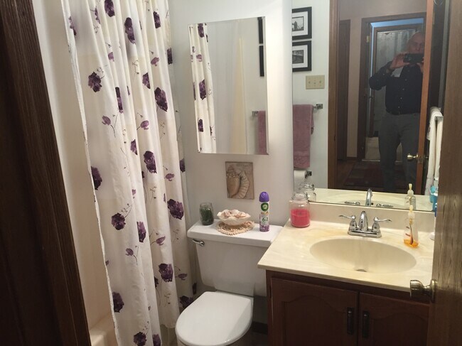 SECOND FULL BATHROOM - 3212 Clifton Ave