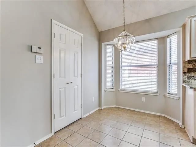 Building Photo - 2430 Norwich Dr