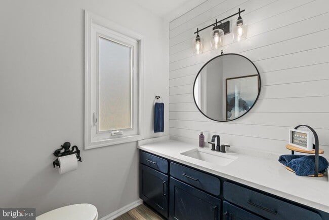 Building Photo - 3182 E Ocean View Ave