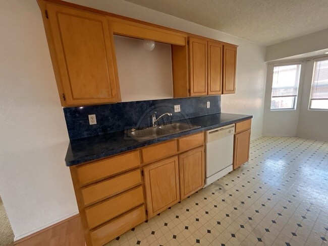 Building Photo - **2 WEEK FREE RENT***3103 Thoroughbred, Ki...