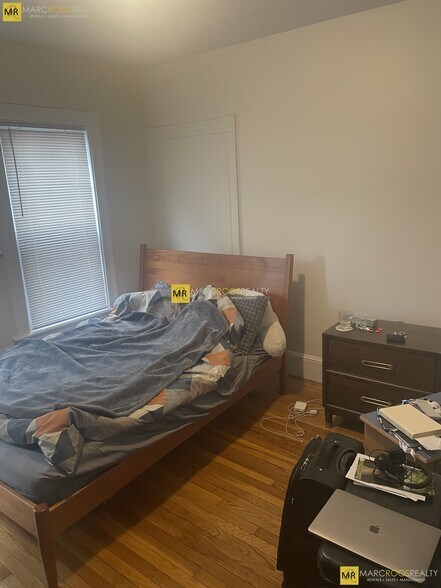 Building Photo - 68 Willow St