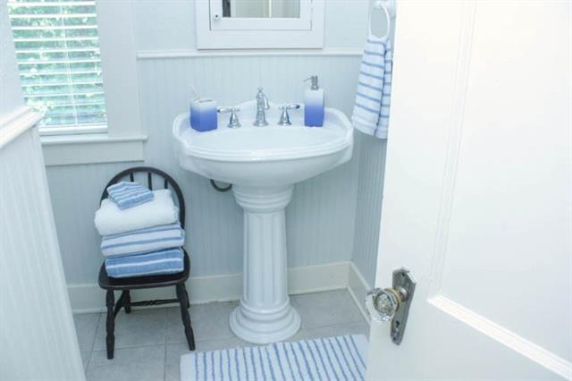 Building Photo - 581 Country Club Rd