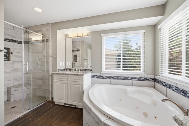 Building Photo - Spectacular Stonegate Living! Gorgeous 3-Bed Corner Finished Basement, Wet Bar, and Custom Marble...