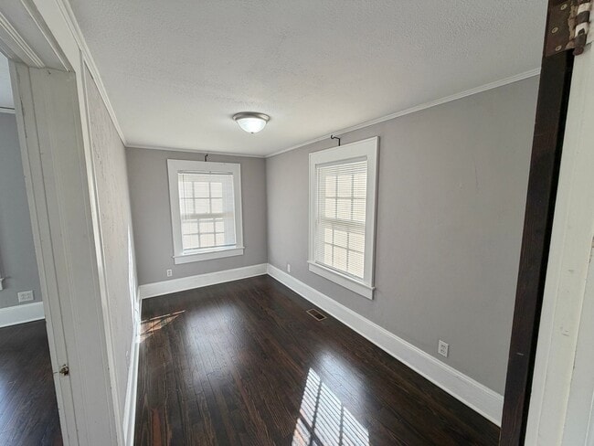 Building Photo - Statesville Downtown - 2BR / 1BA