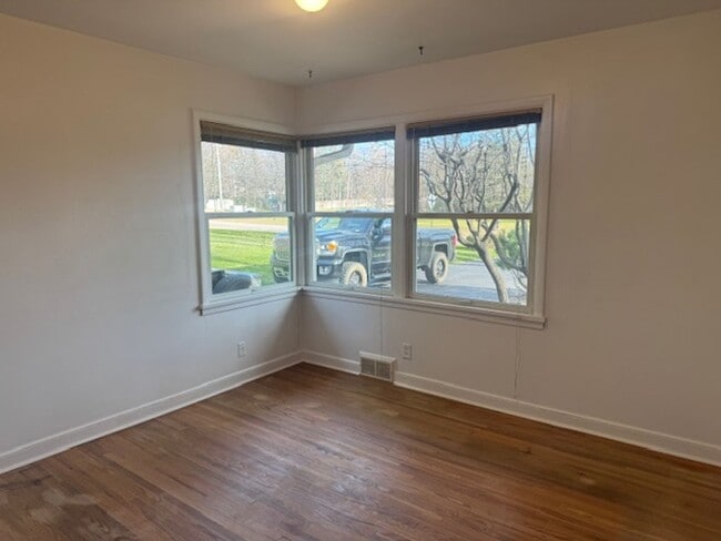 Building Photo - Amazing Home Next to Interlachen Golf Course with 4 bedrooms on Main Level, and Pond!