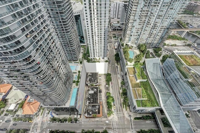 Building Photo - 801 S Miami Ave