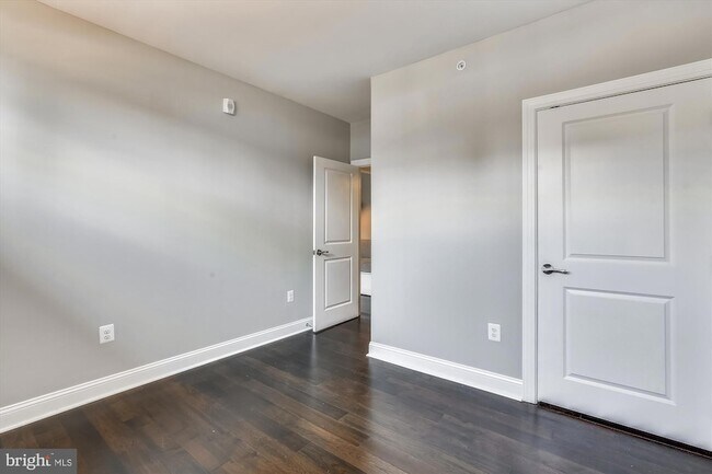 Building Photo - 4915 Hampden Ln