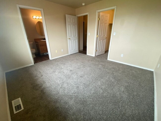 Building Photo - 3 Bedroom 2 Bathroom Home for Rent!