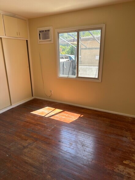 Building Photo - 386 Leslie Way