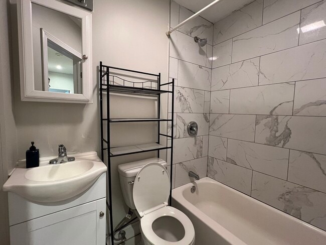 Building Photo - 42 Waugh St