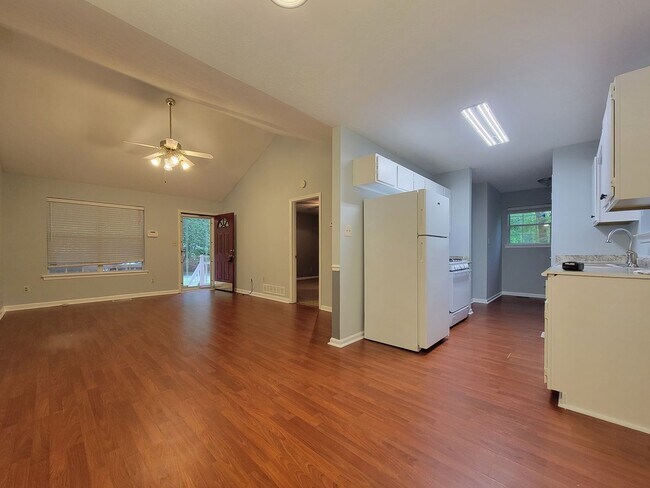 Building Photo - Charming Douglasville Home with Bonus Base...