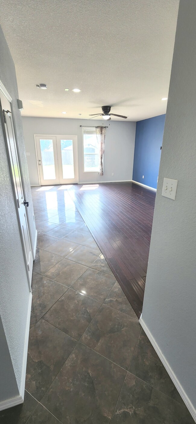 Building Photo - 8520 Cumberland Gap Dr