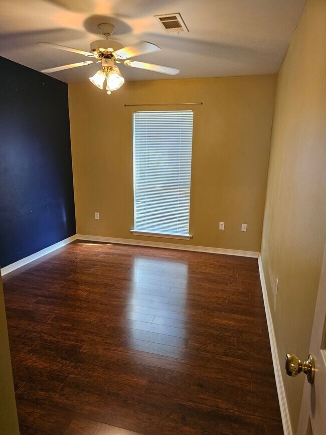Building Photo - Available Now! No Carpet!