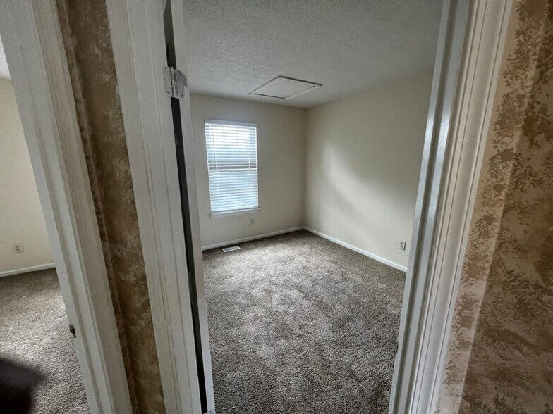 Building Photo - 343 Lee's Ml Dr