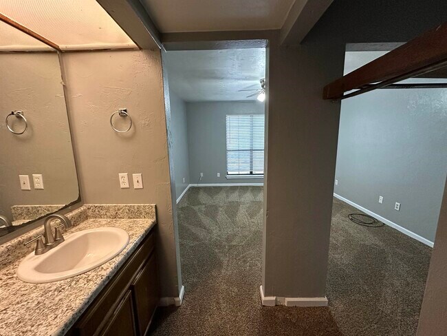 Building Photo - 2924 Woodrich Dr