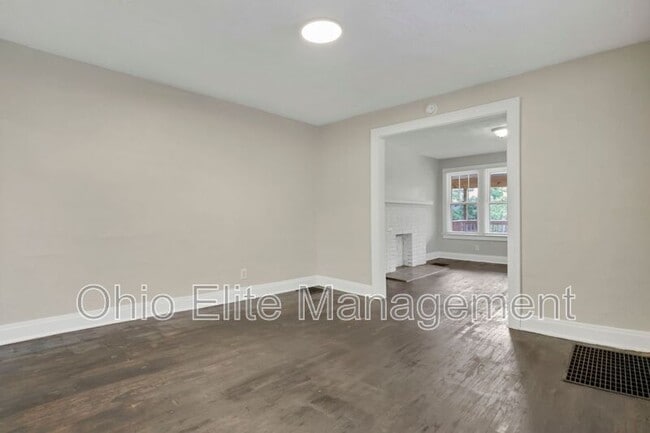 Building Photo - 659 S Burgess Ave