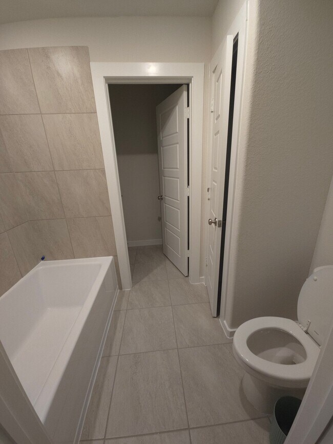Building Photo - 2502 Serrano Plns Trl