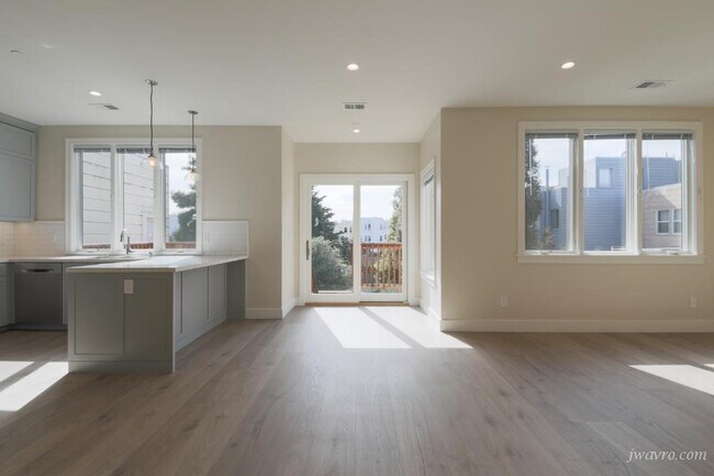 Building Photo - 127 Ashbury St