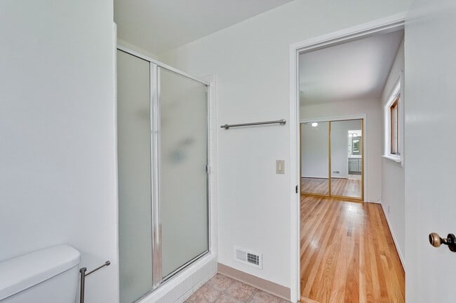 Building Photo - Single Story 3/2 in Well Established Neighborhood Near Branham High School with Air conditioning ...