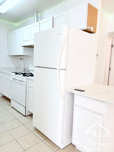 Building Photo - 1900 S Throop St