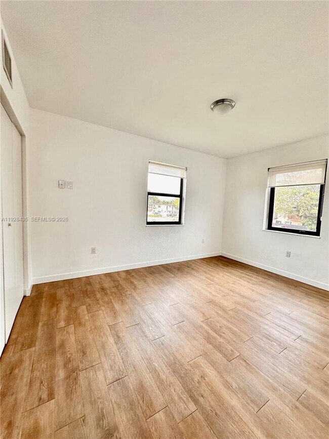 Building Photo - 4204 SW 14th St