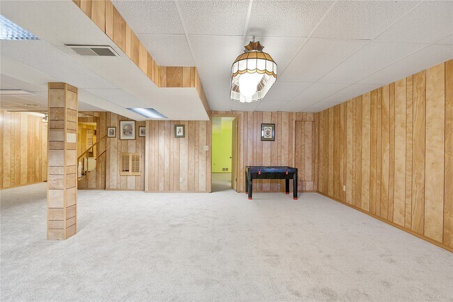 Building Photo - 15575 Clover Ridge Dr