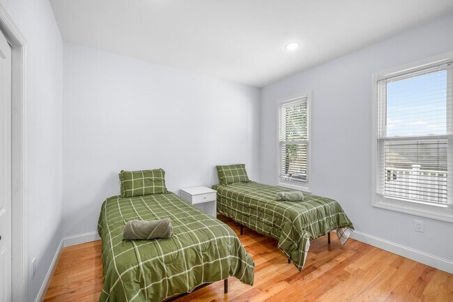 Building Photo - 207 68th St