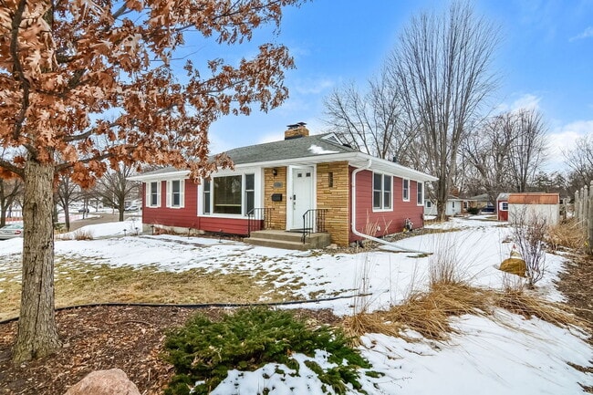 Building Photo - 2420 Sumter Ave S